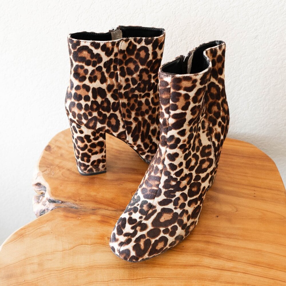 Charles David Studio Leopard Print Calf Hair Booties Sz 9 Block Heel Ankle Boots